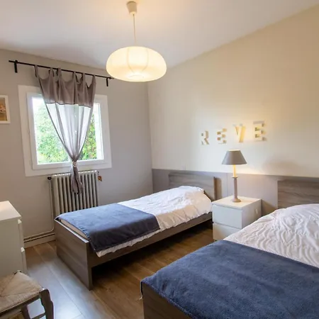 Maison Rénovée Avec Wifi Et Terrasse à - Fr-1-616-74 *